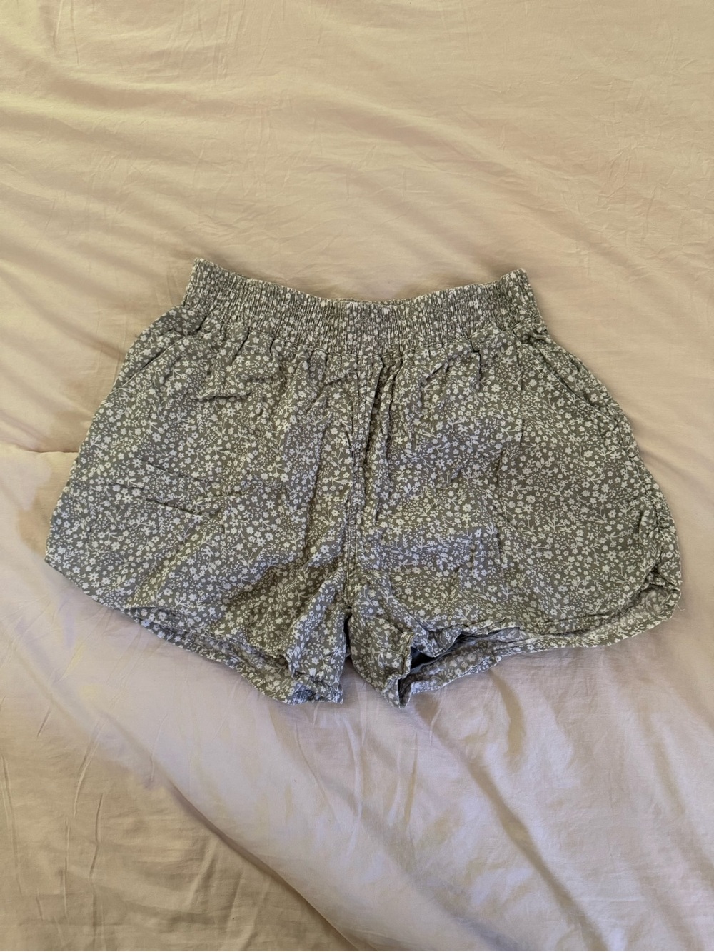 abercrombie kids Gray Floral Elastic Waist Athletic Shorts
